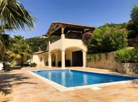 Villa Joya climatisée pour 8 personnes avec piscine et vue mer à La Londe-Les-Maures