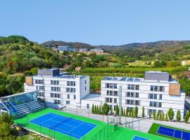 Apartmani Fru&scaron;ki Cvet - Fru&scaron;ke Terme, hotel con alberca en Vrdnik