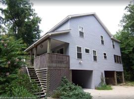Soundside, canalfront Outer Banks house near ocean, hotel a Kitty Hawk Beach