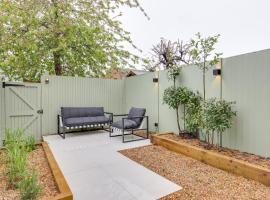 Luxury Two Bedroom Cottage - Bishops Stortford, khách sạn sang trọng ở Bishops Stortford