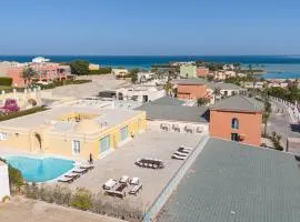 Luxury 5BD Villa with Pool