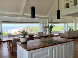 Nazaré - Luxury Penthouse with 270 Degree Kedungu Beach View by Triang Villas, hotel i Tanah Lot