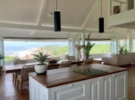 Nazaré - Luxury Penthouse with 270 Degree Kedungu Beach View by Triang Villas