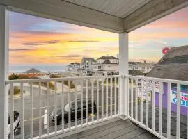 Newly Renovated Ocean Views Private Balcony