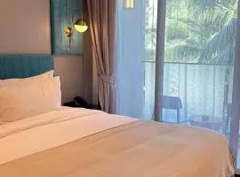 La Green Hotel and Residence