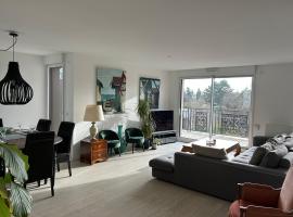 Spacious apartment - gates of paris, hotelli kohteessa Saint-Cloud