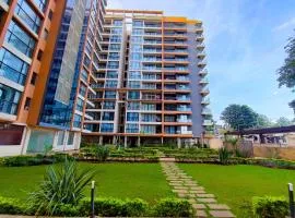 Lux Suites Urban Oasis Apartment
