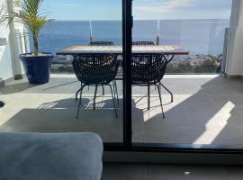Luxury penthhouse sea views Blue Suite 3401, ξενοδοχείο σε Manilva