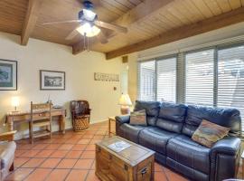 Cozy Southwest Style Santa Fe Condo!, hotel in Santa Fe