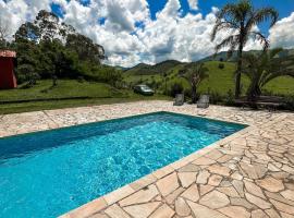Pousada e Restaurante Casarão, country house in Passa Quatro