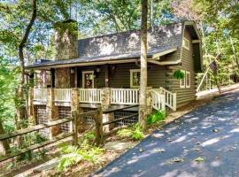 Bears Lair Cabin in Big Canoe Georgia, hotel v destinaci Jasper