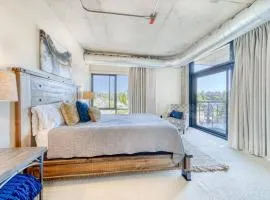 Downtown Condo Above Restaraunts- Free Parking