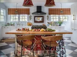 Willow Vale - Stunningly Designed Historical Icon with Hot Tub