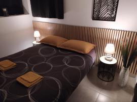 charmant gite 25m² indépendant، فندق في أليس