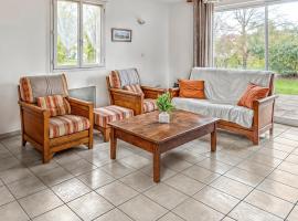 Maison cosy avec grand jardin, villa in Saint-Avé