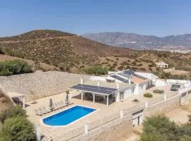 Stunning Home In Las Lagunas De Mijas