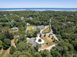 Walk to Water near Downtown Chatham, hotel i Chatham