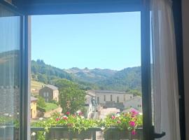 Alojamiento Turístico Santalla, hotel v destinaci Santa Eulalia de Oscos