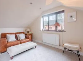 Cozy Nottingham Apartment with Charm