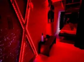 Cap Red Room