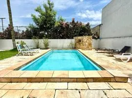 Linda Casa no Jardim Acapulco - Piscina e Churrasqueira - 8 Pessoas