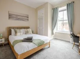Modern and Stylish 1-Bed Apartment in Dundee City Centre - Perfect for Short or Long Stays & Contractors