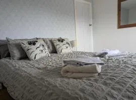 1-Bed Home for 2 Parking Garden & Great Location