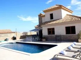 ENJOY House with Large Pool & Jacuzzi