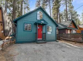 Moonridge Haus - Close to Slopes, Hot Tub, Deck, Fenced Yard