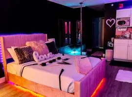 50 Shades Of Grey - Romance Suite! Couples Retreat 717