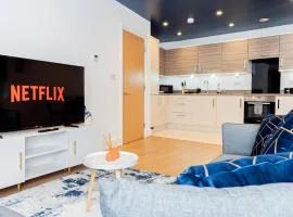 Modern 2BR Retreat in Southampton - Balcony, Free parking & Wifi