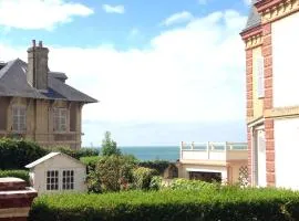 Vue mer, balcon, 50m plage & village, au calme - centre ville historique, 2P pour 4 maximum