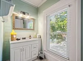 Old Carrabelle Hotel Magnolia Suite