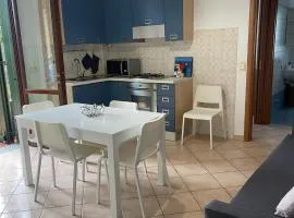 HōM - Appartamento fino a 7 posti letto comodo al centro storico, al casello A1 e alla Stazione AV