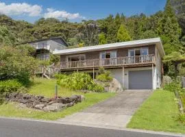 The Retreat - Front Beach Bach