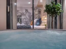 London Borough Market - hot tub, gaming & cinema