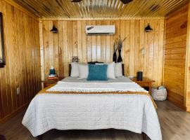 BRB - Cozy Bungalow at the Top of the Canyon