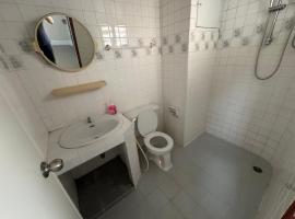 Sailom Condotel home 1, hotel in Bang Phli