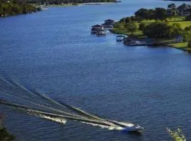 New, Mins to Glen Rose Medical Center, Stunning Kitchen, Gas Fire-Pit