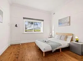 Serene Double Room - Cozy hideaway in South Hurstville - Shared Bathroom