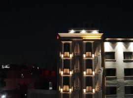 Hotel Moon Inn JUST 2 MIN WALK FROM GOLDEN TEMPLE & JALLIANWALA BAGH, hotel in Amritsar