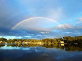 Riverside Farm Stay, farm stay in Pelican Island