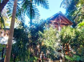 Forest Retreat on a Street, Hotel in Baulkham Hills