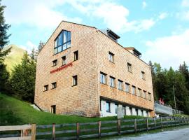 Apartment in Navis near Berger Alm Ski Resort, Hotel in Navis