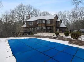 Secluded 9BR Getaway, Pool, Hot Tub & Huge Deck