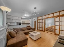 HUGE APARTMENT next to train station close to the city center