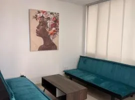 Habitación pequeña a una cuadra de Ventura Plaza