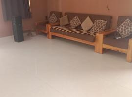 Weeken villa with personal pool, hotel v destinaci Bhuj