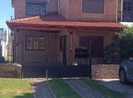AFYA Casa Elegante en Costanera Carlos Paz hasta 8 personas