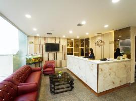 The Ambience Hotel Chandigarh Zirakpur, hotel v destinaci Zirakpur